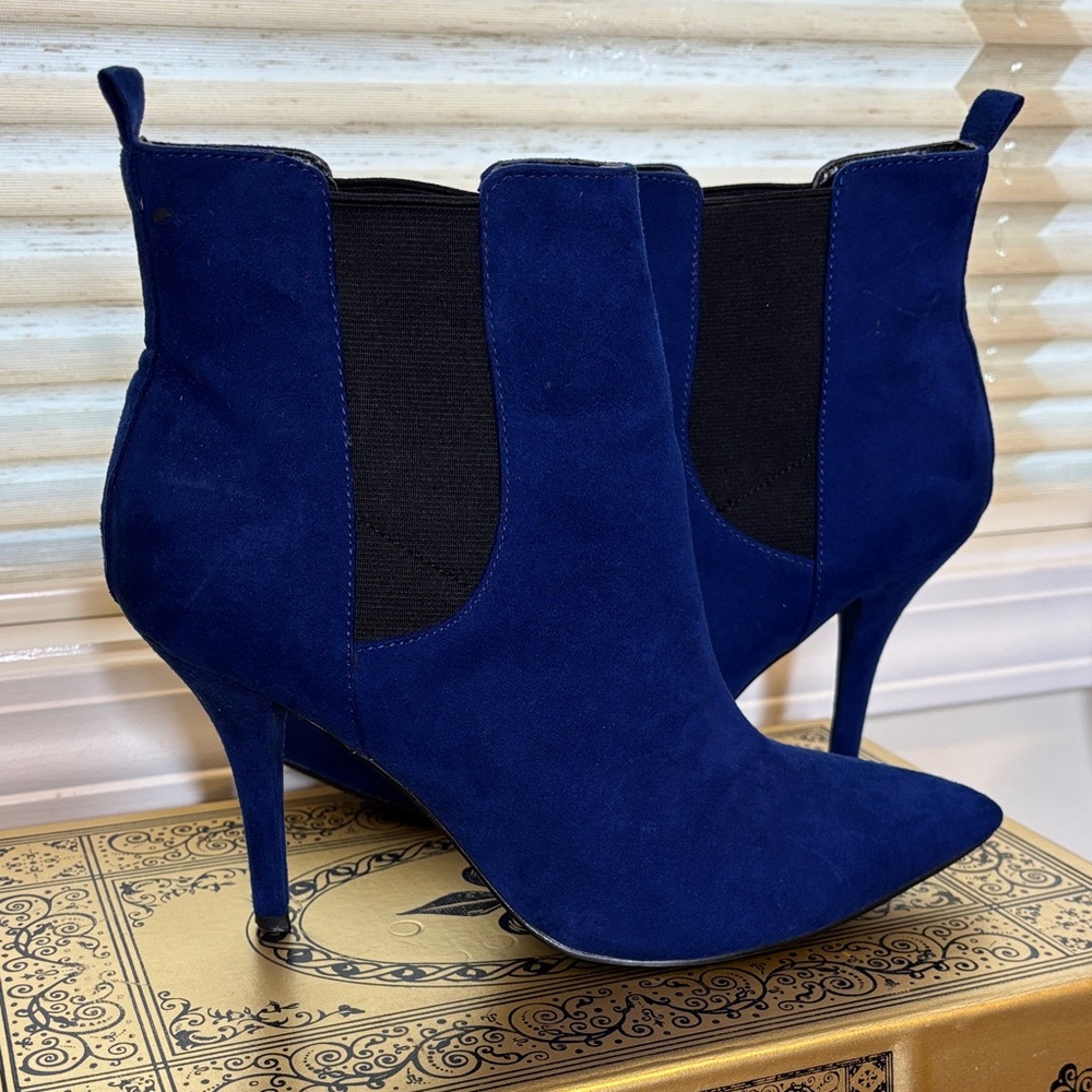 Elegant Blue Guess Ankle Boots